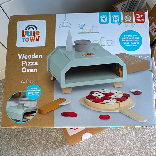 Little town wooden green pizza - green,