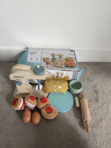 Aldi little town - town, baking